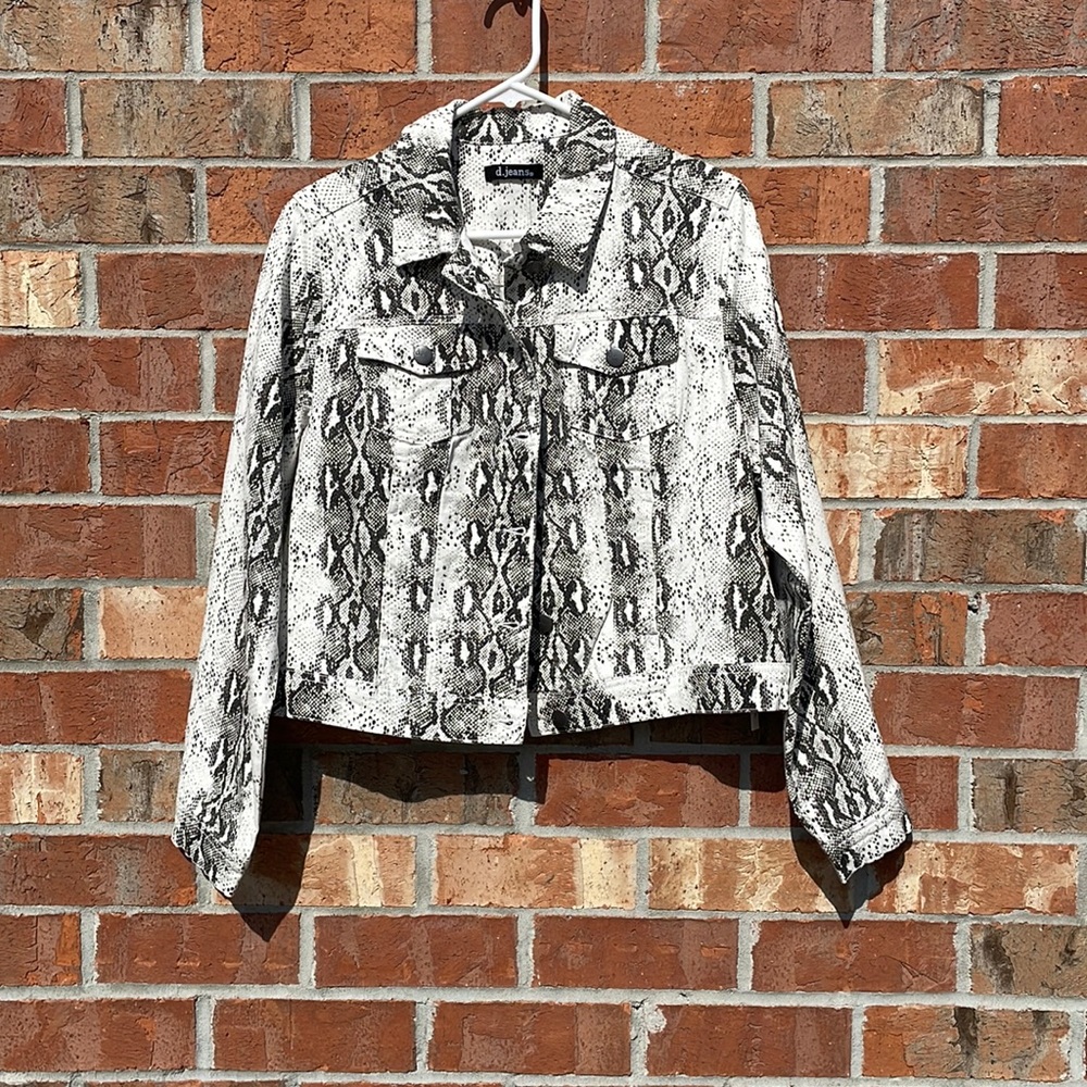 D. Jeans Snake print jacket Size Large Black White Woman's Pockets NWT
